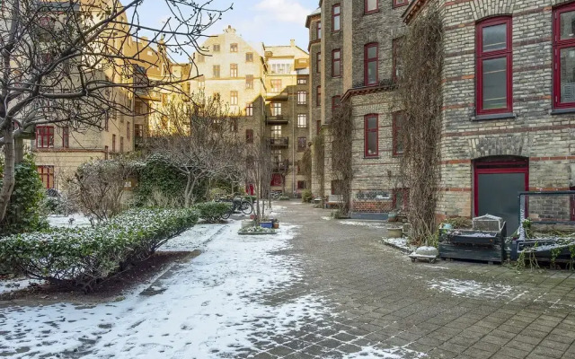 Sanders Promenade - Chic 2-bdr Apt w Water View