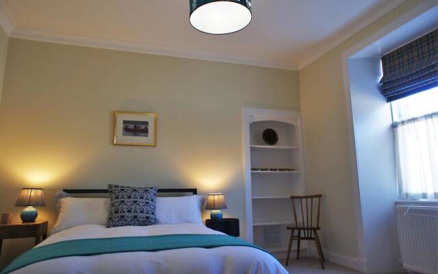 Fantastic 2 Bedroom, Spacious and Great Location!