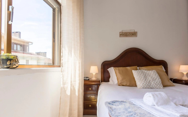 Metro Lapa House with sunny balcony and A/C