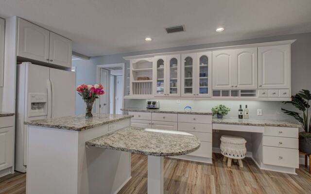 Azure Paradise on the Canal