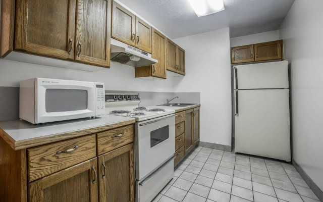 Ameri-Stay Inn & Suites