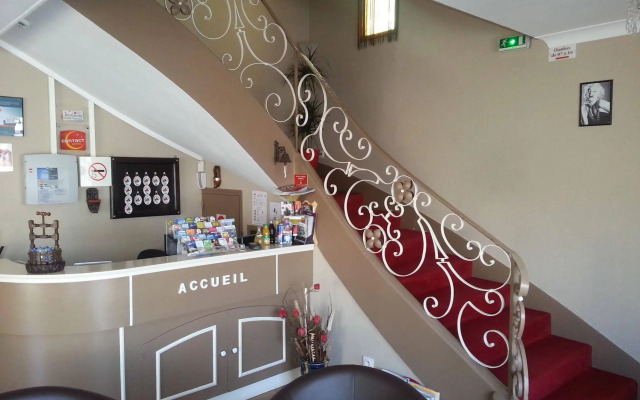 Hôtel Le Chapeau Rouge