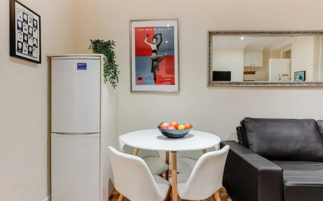 Stylish Chiswick Park Apartment