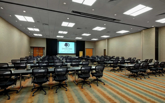 DoubleTree by Hilton Hotel St. Louis - Chesterfield