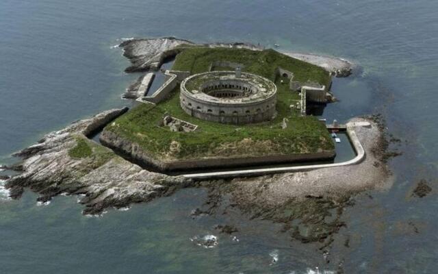Holiday Home in France by Sandy Beach