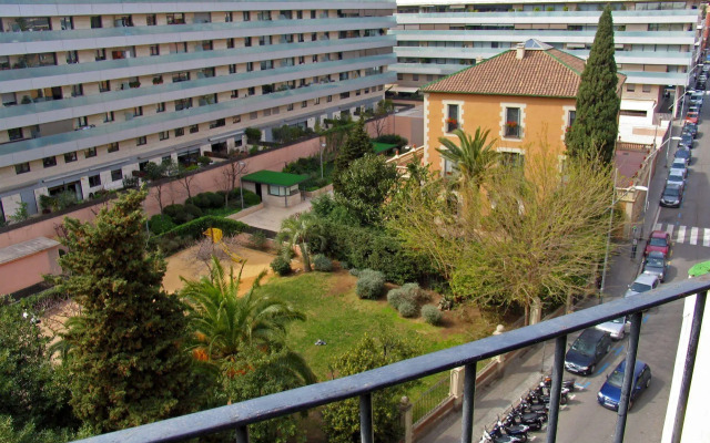 Ginosi Pedralbes Hotel