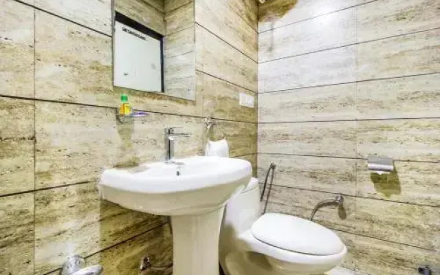 Hotel Pakeeza By OYO Rooms