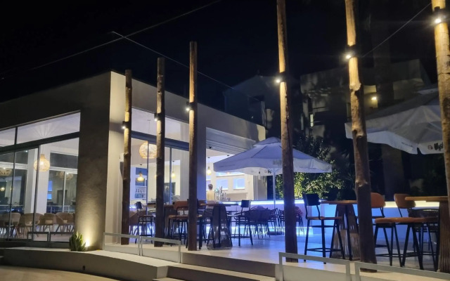 Leonidas Studios & Apartments