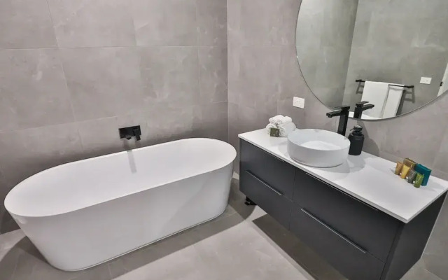 Indulge Apartments City View Penthouses