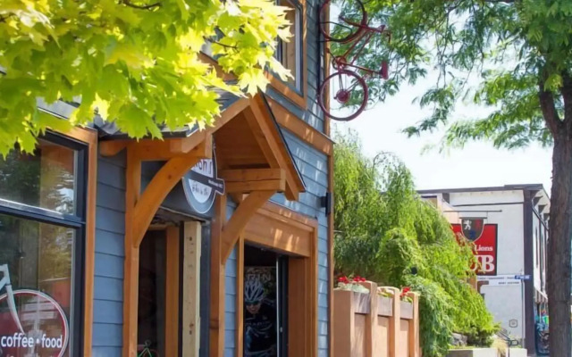 The Lodge at Arrow Lakes