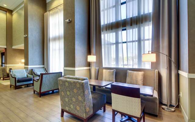 Hampton Inn & Suites Milwaukee West