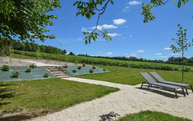 Hilltop Cottage With Pool