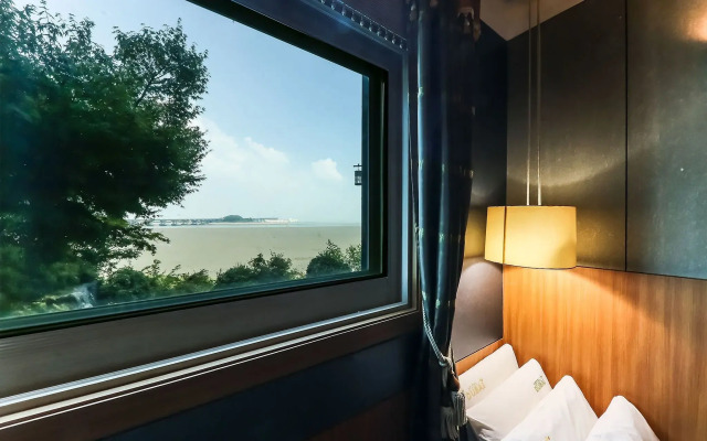 Dubai Hotel in Dangjin