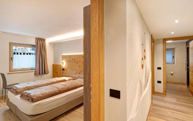 Snow Mountain Planet Suite House