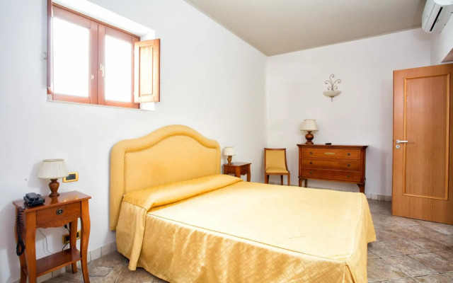 Hotel Tritone