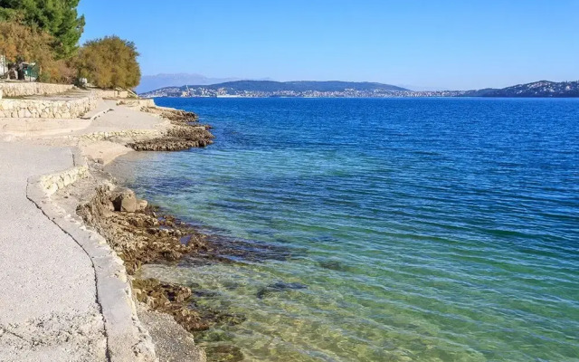 Ante - 6m From the sea - H