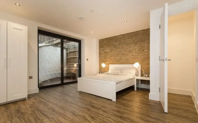 Manor House Studio Apartment B