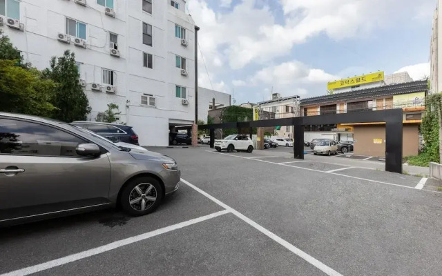 Jeonju Gosa Yaja Hanokmaeul