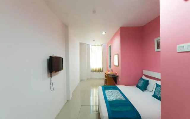 OYO 162 FB Hotel