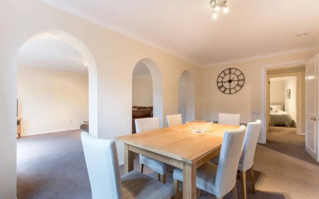 Historic City Centre Apt with Free Secure Parking