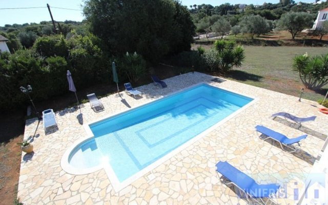 Spacious 5 Bed Villa With Pool in Kefalonia
