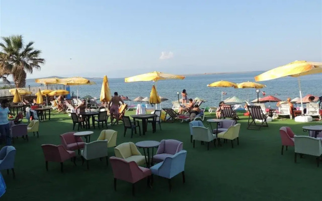Cunda Beyaz Balina Hotel