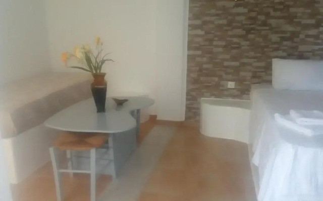 Maistrali Studios & Apartments