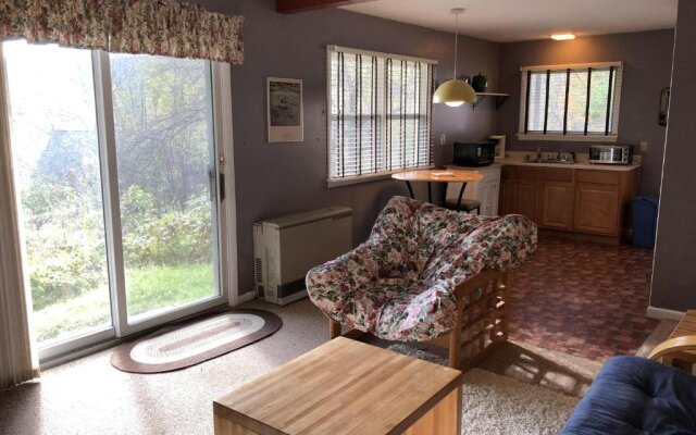 Silver Spring Chalet Large 4 bedroom, Pittsfield VT, 20 min to Killington Slopes