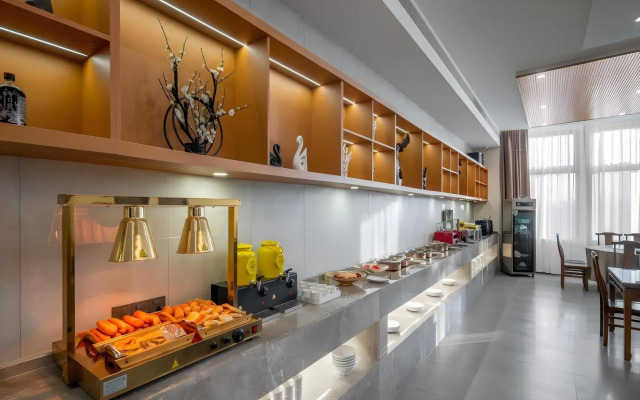 Chonpines Hotel (Yancheng Airport)