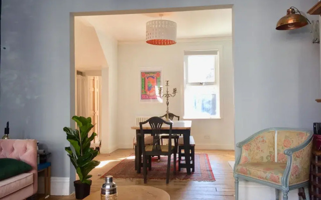 5 bedroom Seaside Townhouse Beautifully Renovated