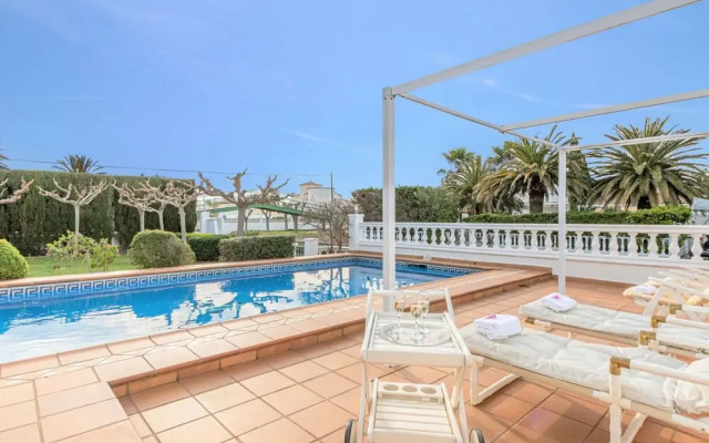 Luxurious Holiday Home in Empuriabrava With Private Pool