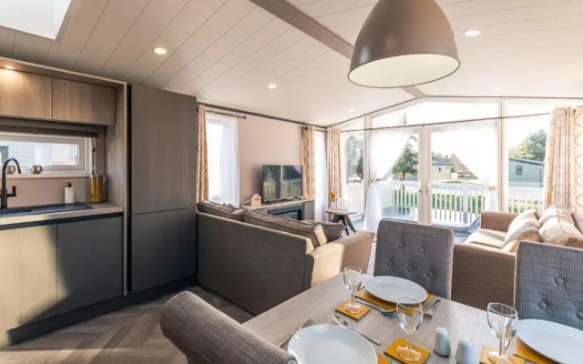 Ebor Lodge With Hot Tub