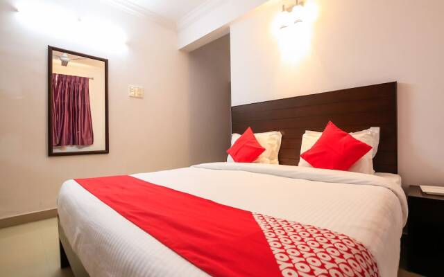 OYO 18647 Pandav City Hotel