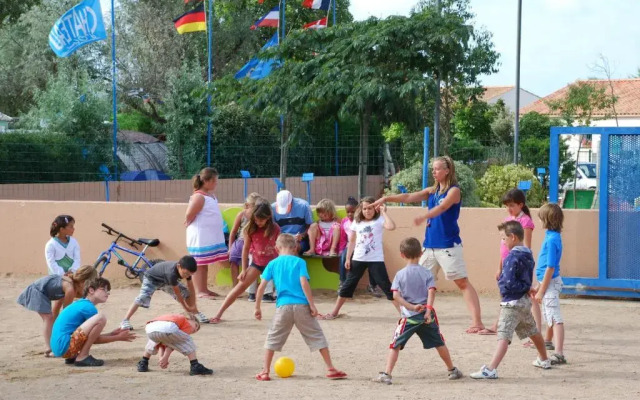 Camping Le Puits Rochais ****