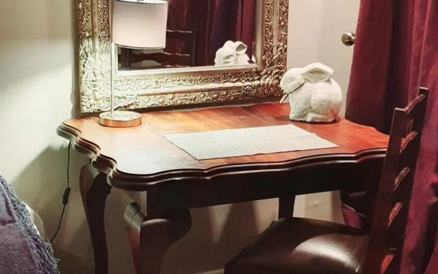 THE SPARE BEDROOM Unit 1