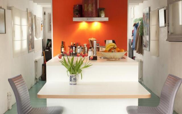 Pantheos Top Houseboat