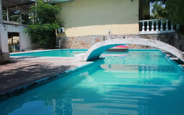 Hotel Teques Inn