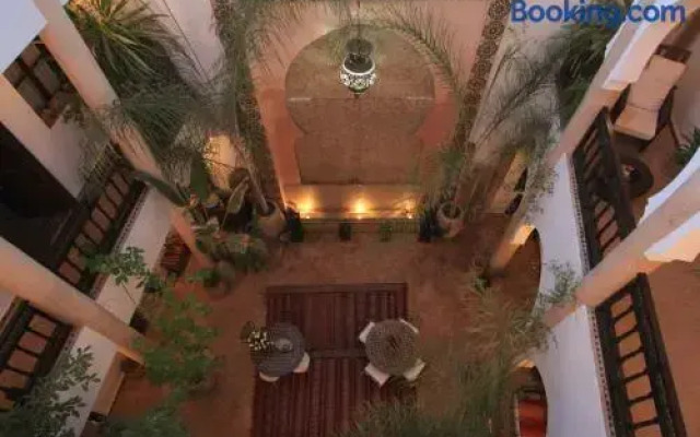 Riad Mur Akush