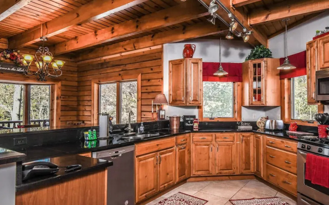 Pinnacle Retreat 5 Bedroom House