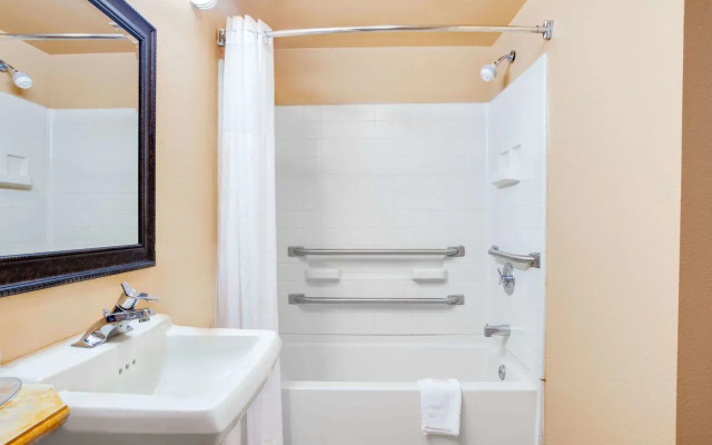 Columbus Inn and Suites