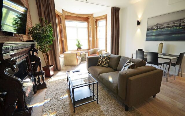 LikeAHotel-Ste Catherine/Downtown Montreal