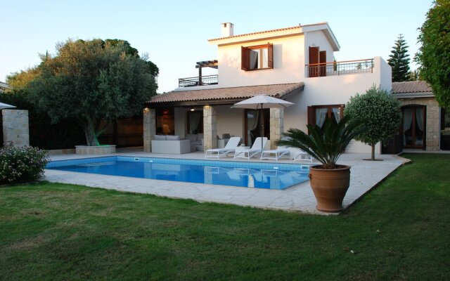 3 bedroom Villa Pera 12 with 10x5m private pool, within walking distance to resort village square, resort facilities, Aphrodite Hills