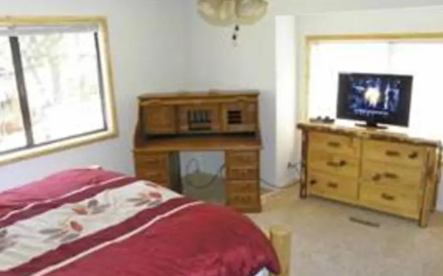 RedAwning Out of Dodge Lodge