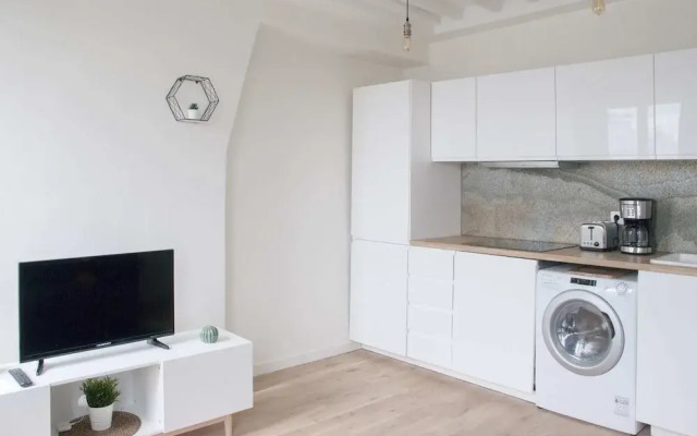 Renovated Apartment on the Outskirts of Paris