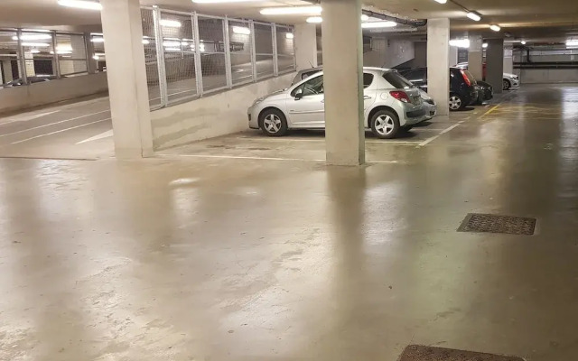City Centre Hunsaker 3 Bedroom Serviced Apartment + Parking