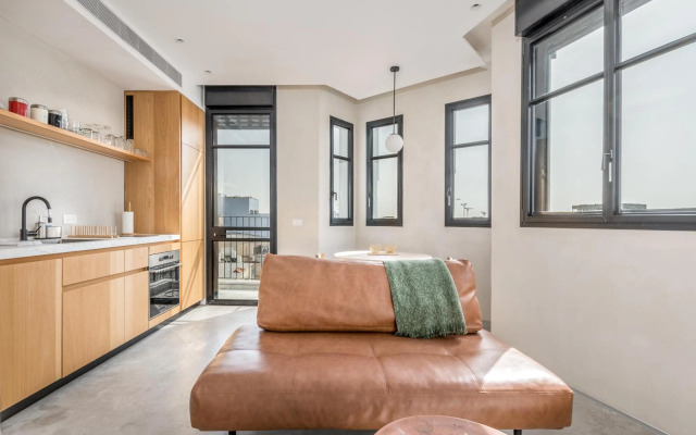 Trendy and cosy apartment / Balcony