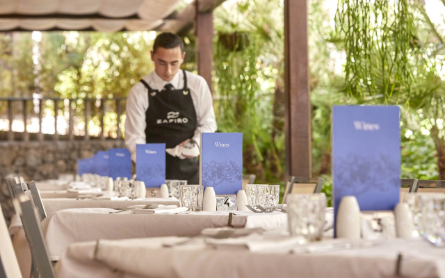Zafiro Cala Mesquida Hotel