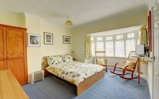 Modern Holiday Home in Tenby With Patio