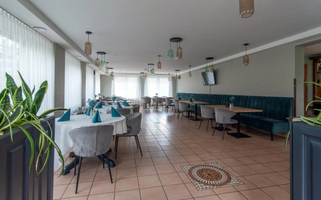 Amicus Hotel