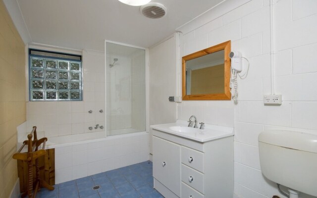 Baggies on Dutchies, 9 Burbong Street